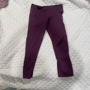 Maroon Lululemon leggings cropped. With pockets. Size 6